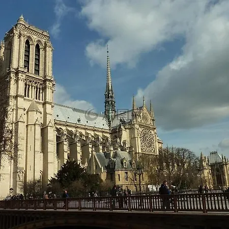 Apartment Notre Dame In Paris